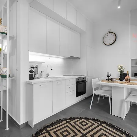 Lusso Bianco, Nilie Hospitality Mgmt Daire