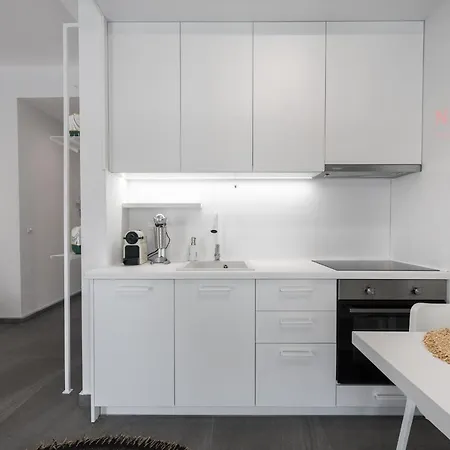 Lusso Bianco, Nilie Hospitality Mgmt Салоники