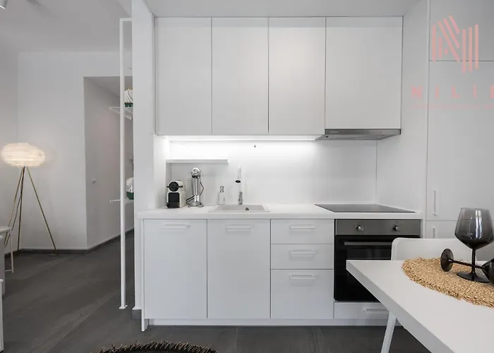 Lusso Bianco, Nilie Hospitality Mgmt Салоники