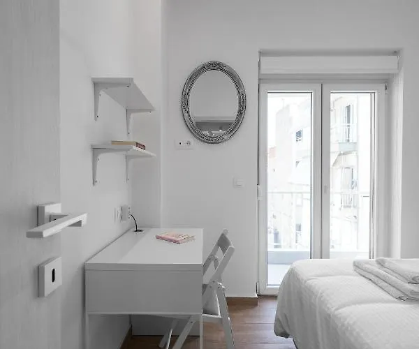 Lusso Bianco, Nilie Hospitality Mgmt