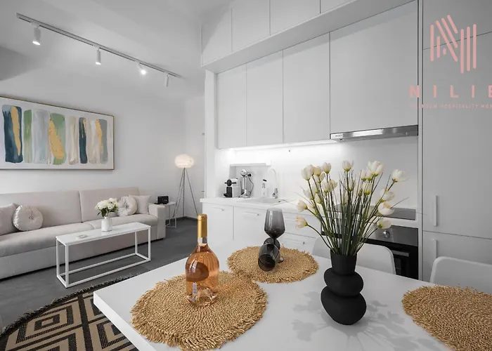 Lusso Bianco, Nilie Hospitality Mgmt Апартаменты *